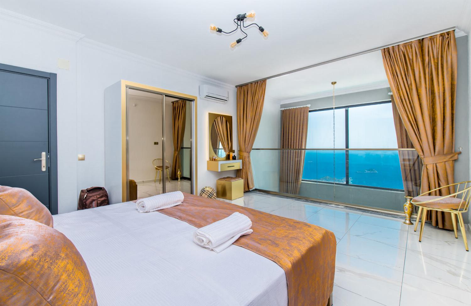 Double bedroom with en suite bathroom, A/C, with panoramic sea views