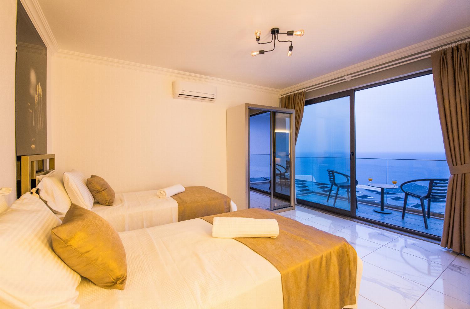 Twin bedroom with panoramic sea view and terrace access