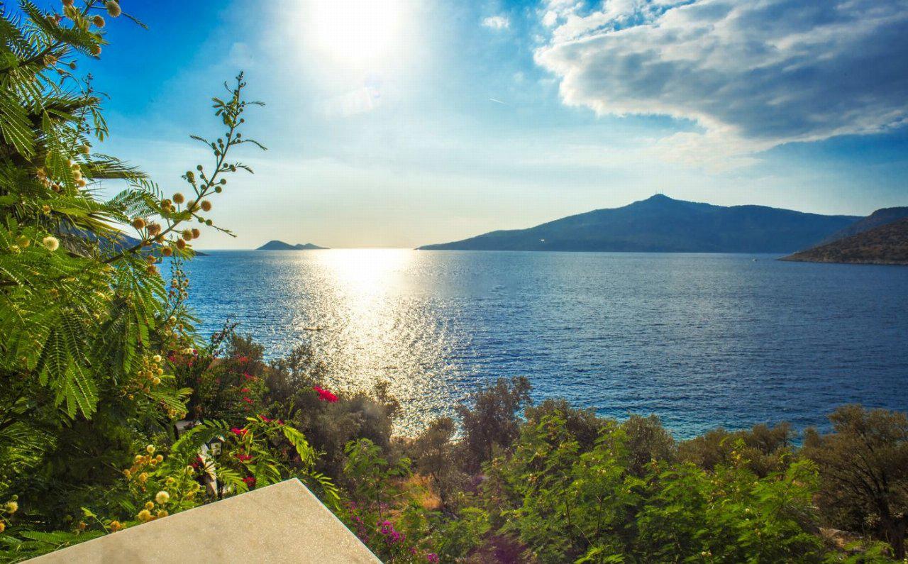 Panoramic sea views