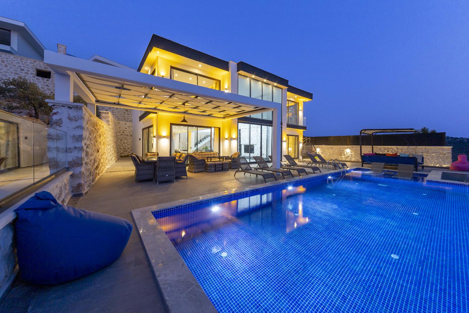 Beautiful modern villa with private swimming pool 