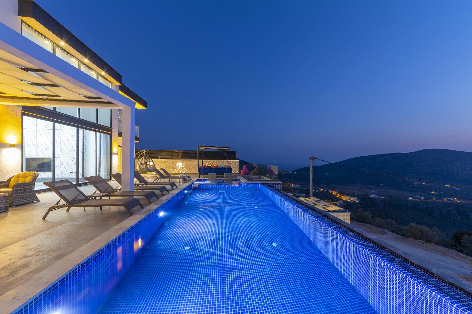 Private pool and terrace with panoramic sea views 