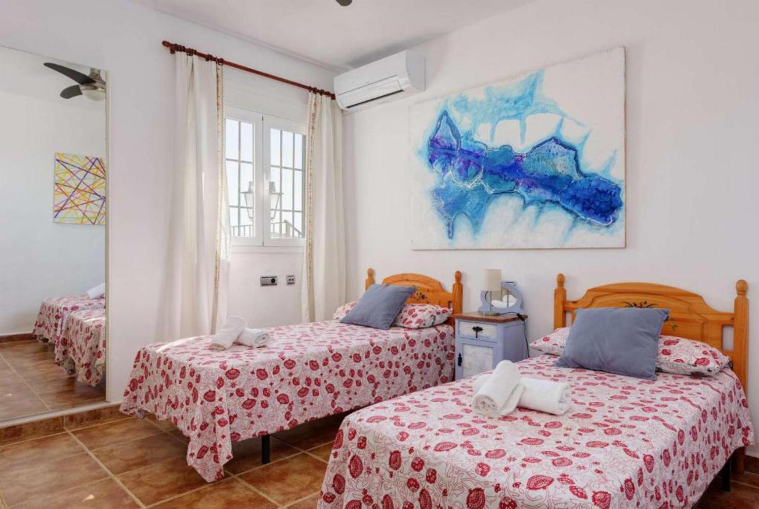 Twin beds bedroom with A/C