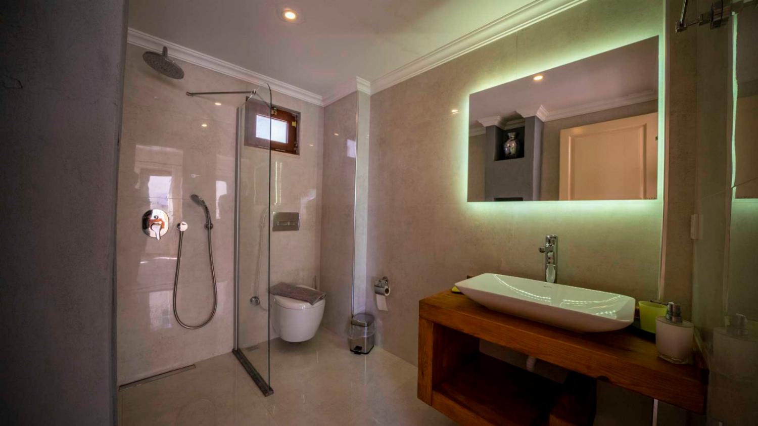 En suite bathroom with shower