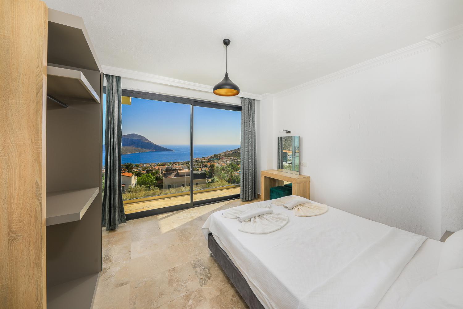 Double bedroom with sea view