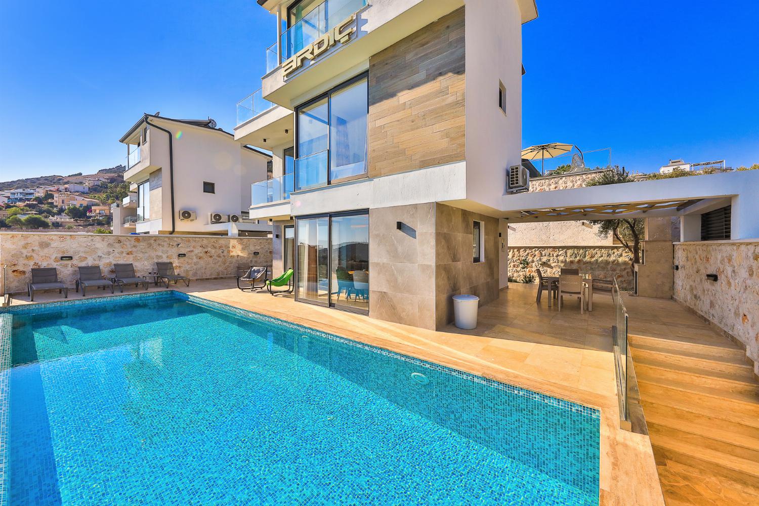 Beautiful villa with private pool and terrace 