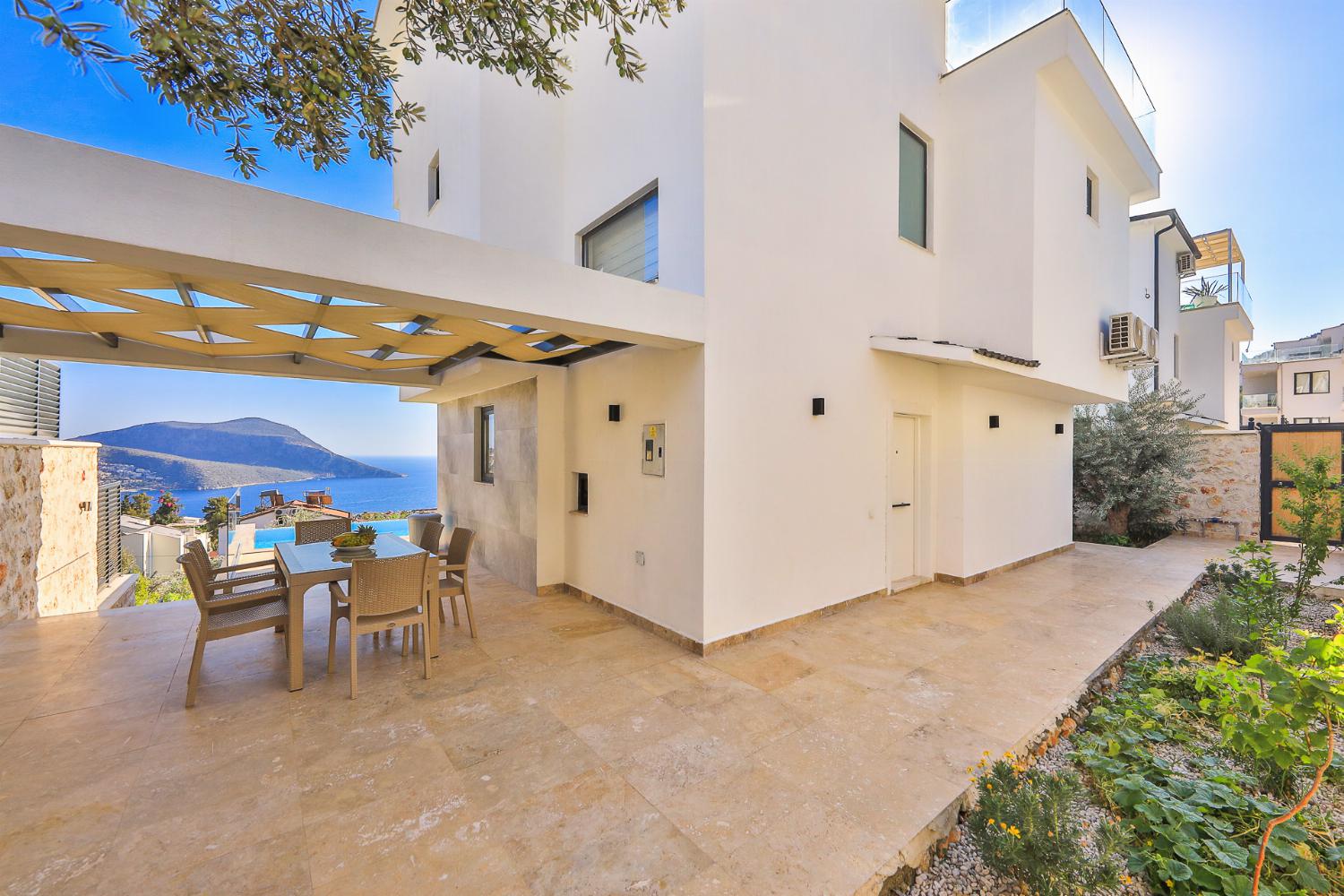 Outdoor area with sea view