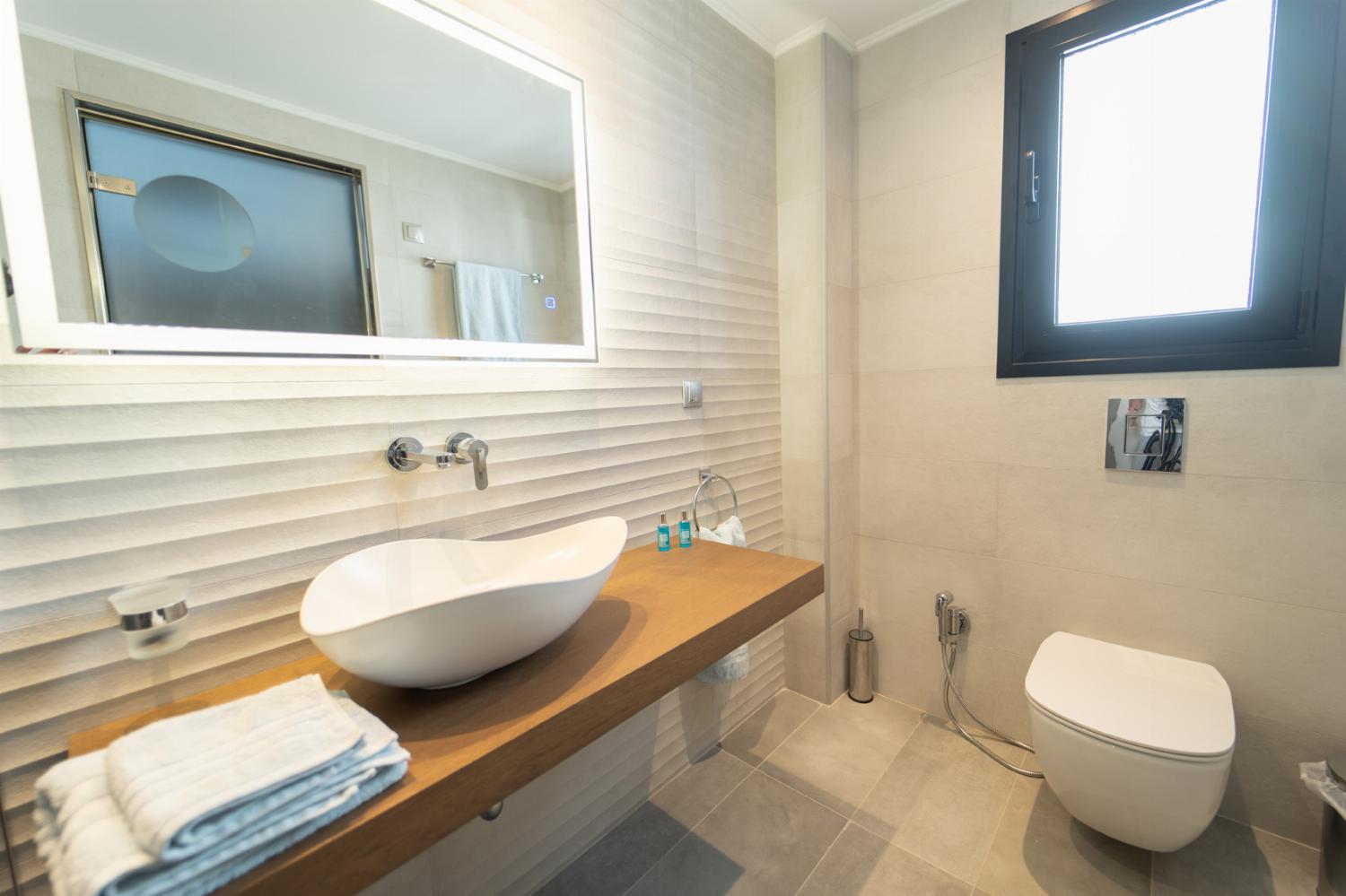 Ensuite bathroom with shower WC