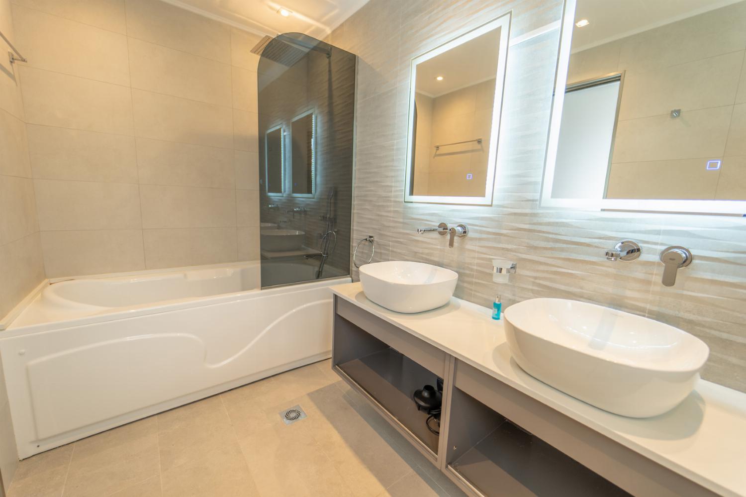 Ensuite bathroom with bath and shower and WC