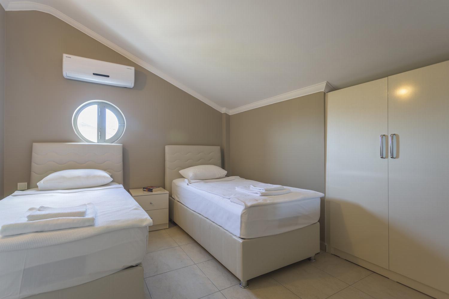 Twin bedroom