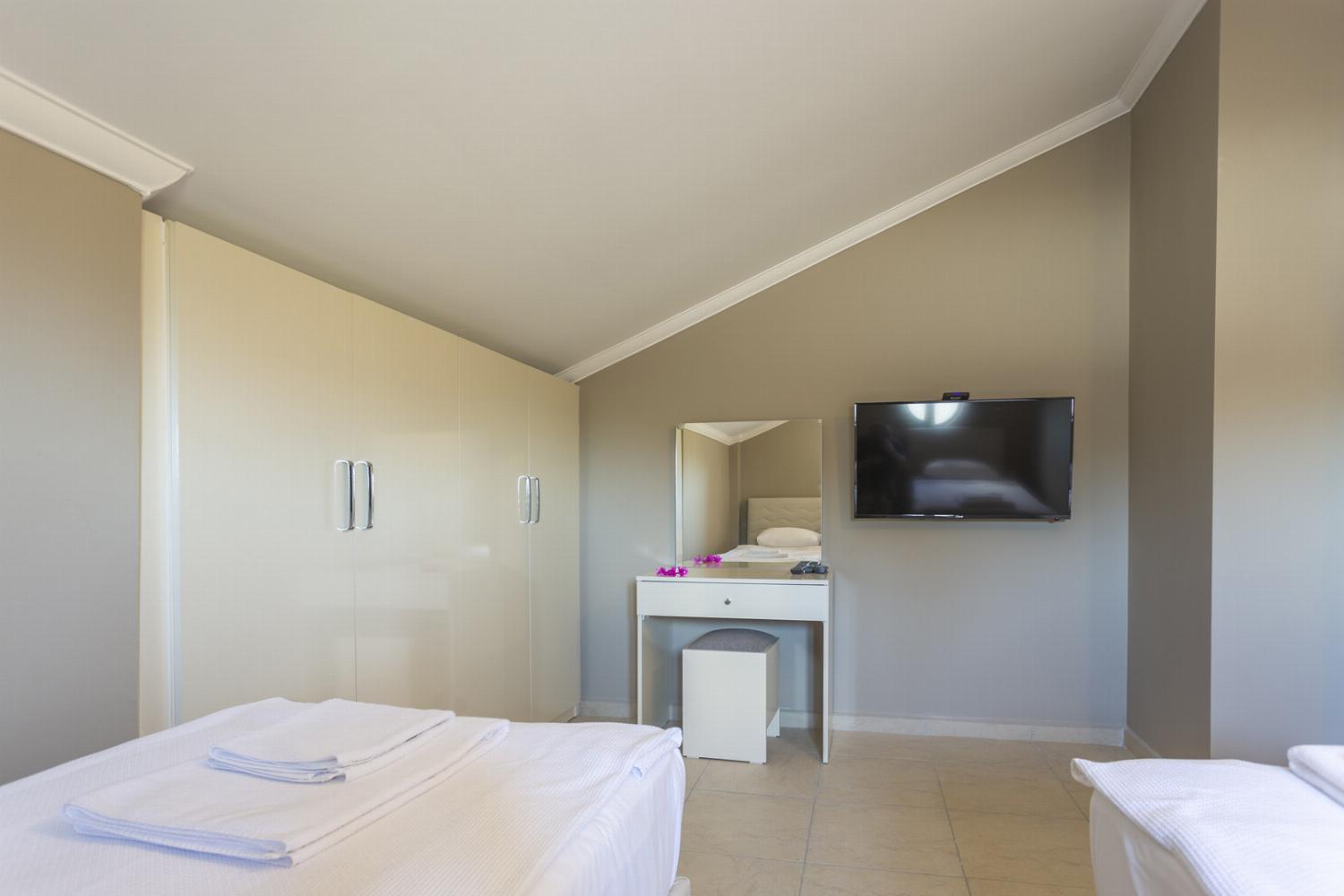 Twin bedroom