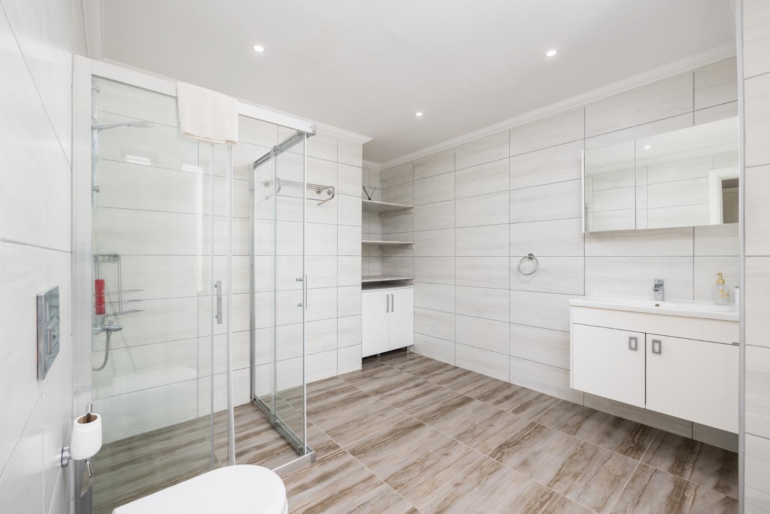 En suite bathroom with shower