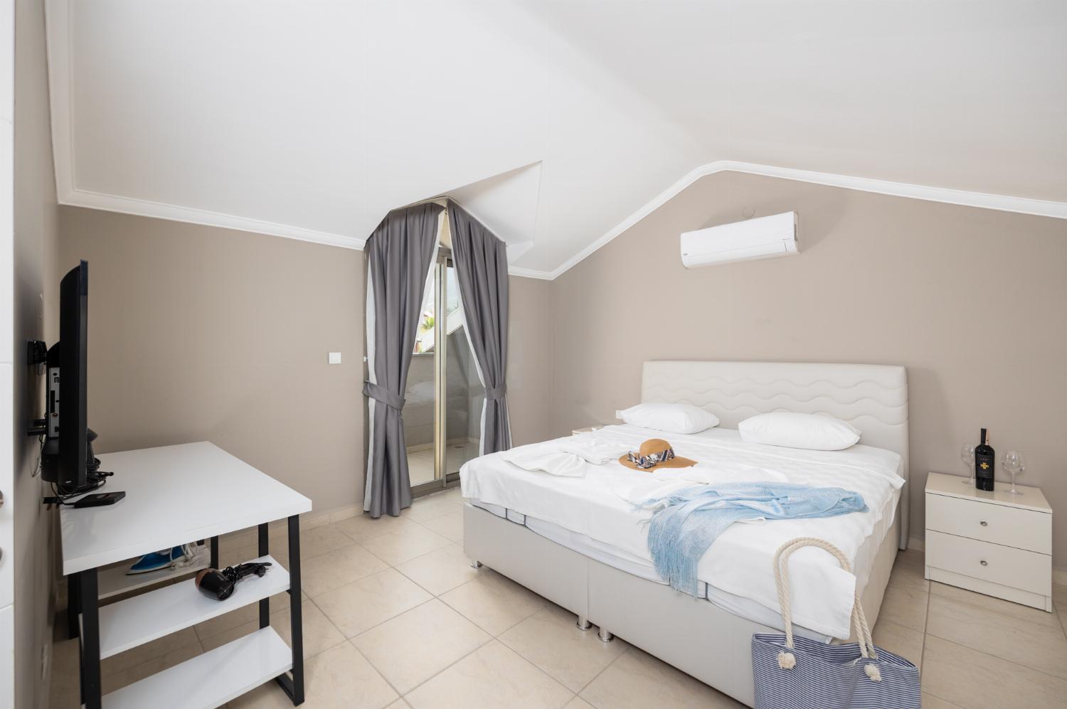 Double bedroom with A/C and TV
