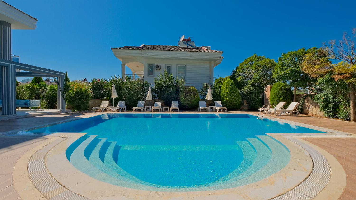 Private pool and terrace 
