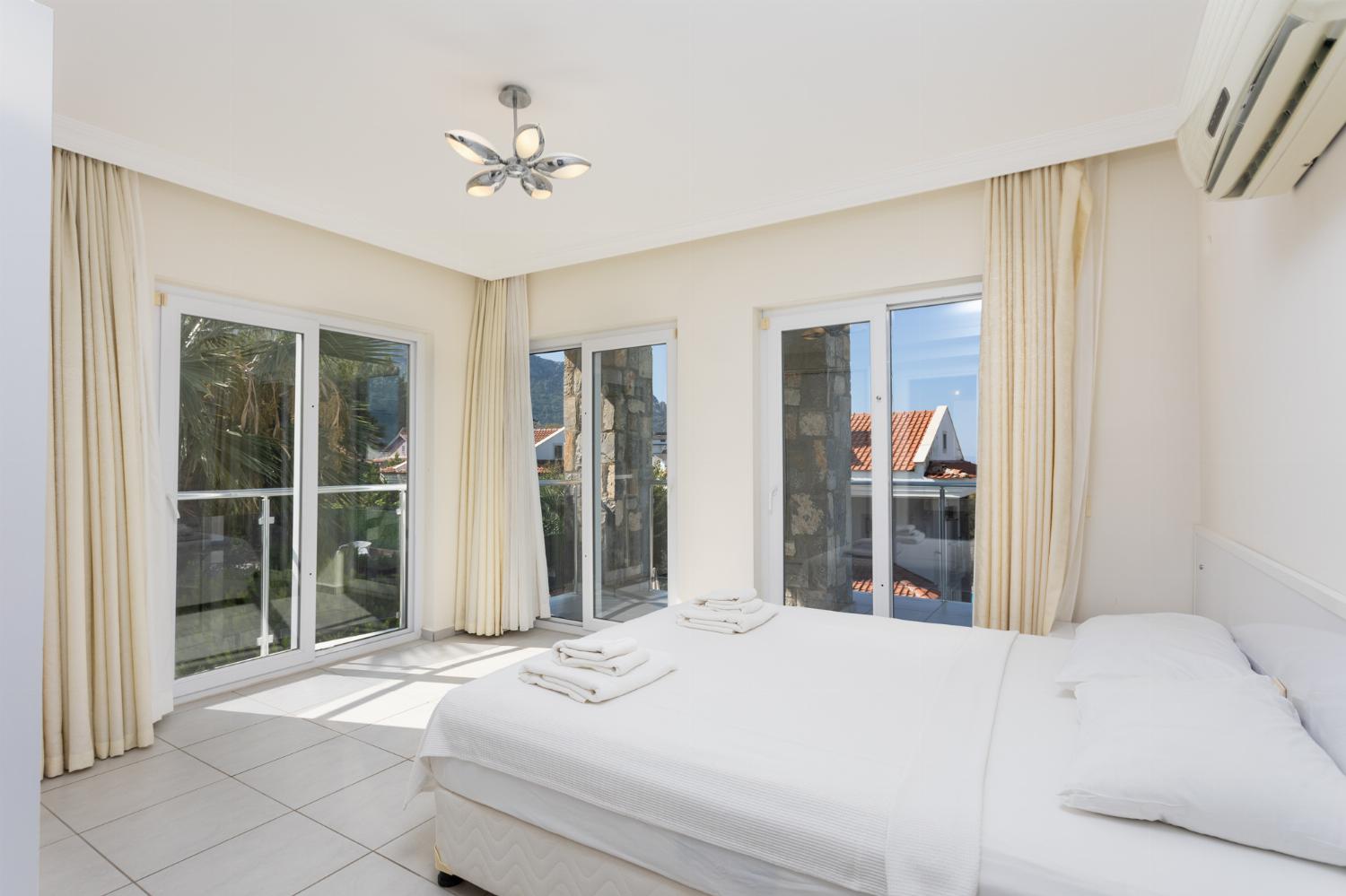 Double bedroom with en suite bathroom and A/C