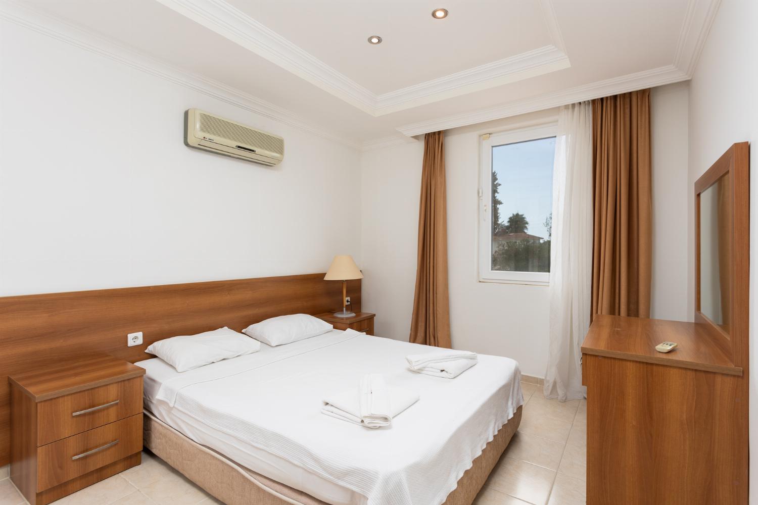Double bedroom with en suite bathroom and A/C