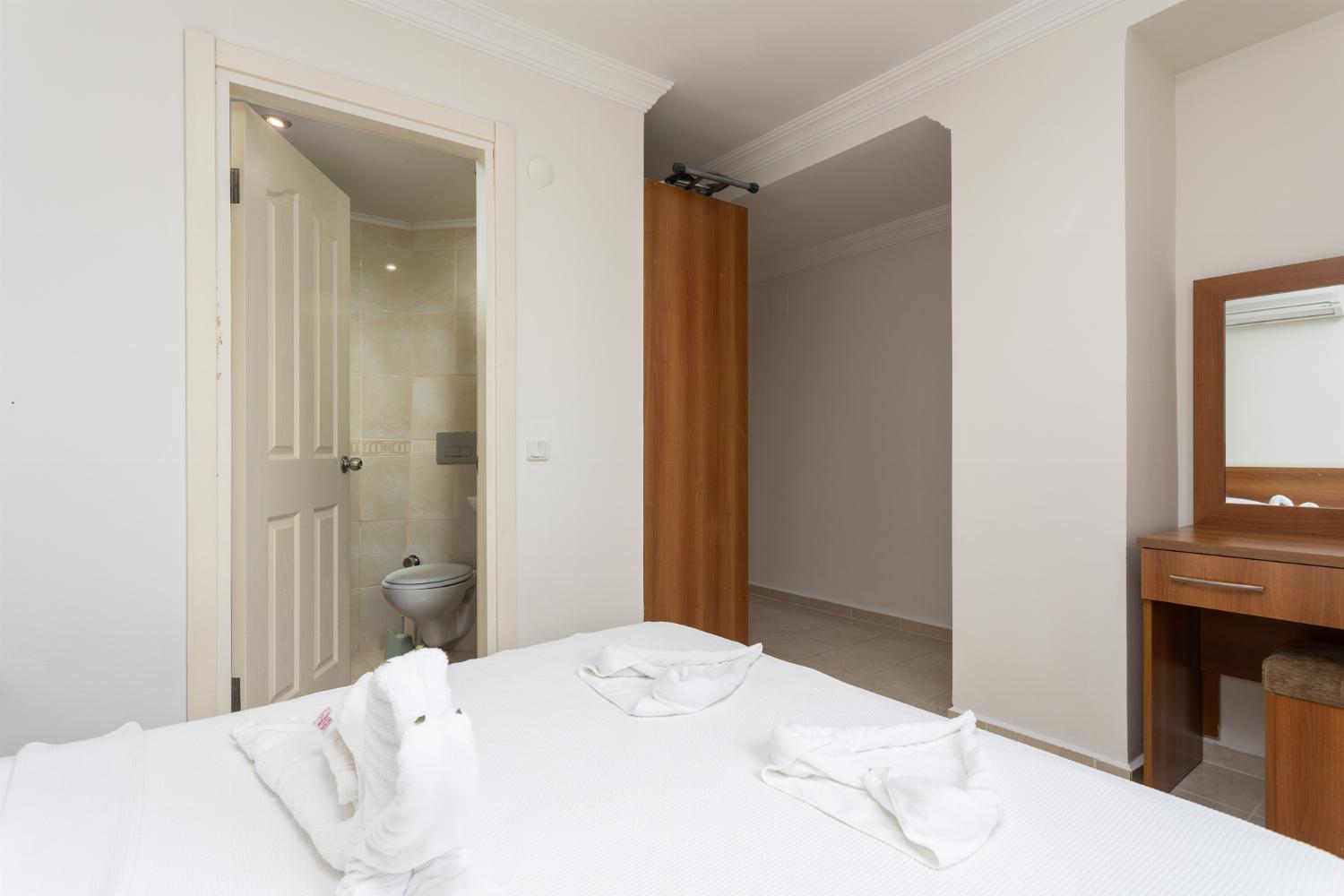 Double bedroom with en suite bathroom and A/C