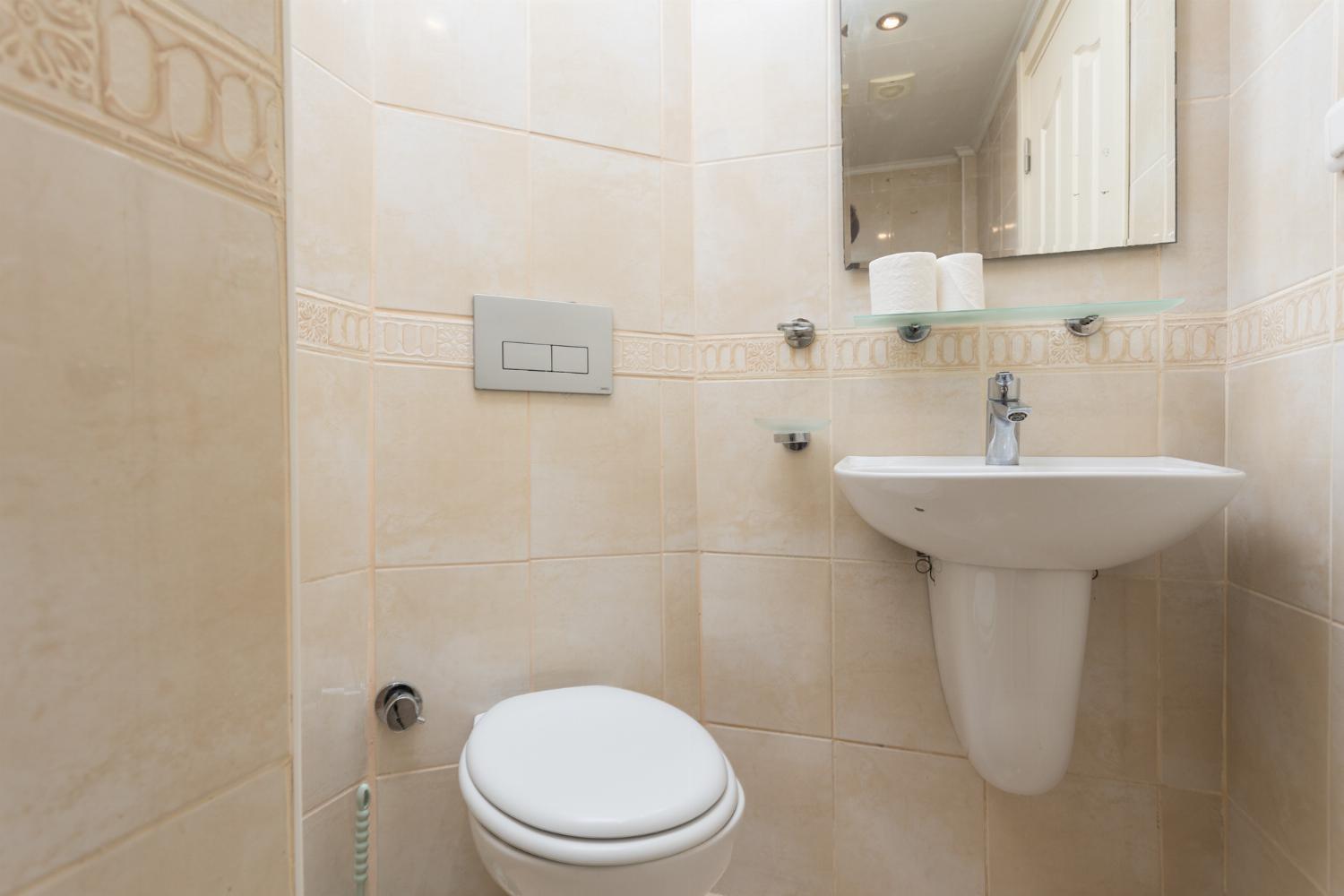 En suite bathroom with shower