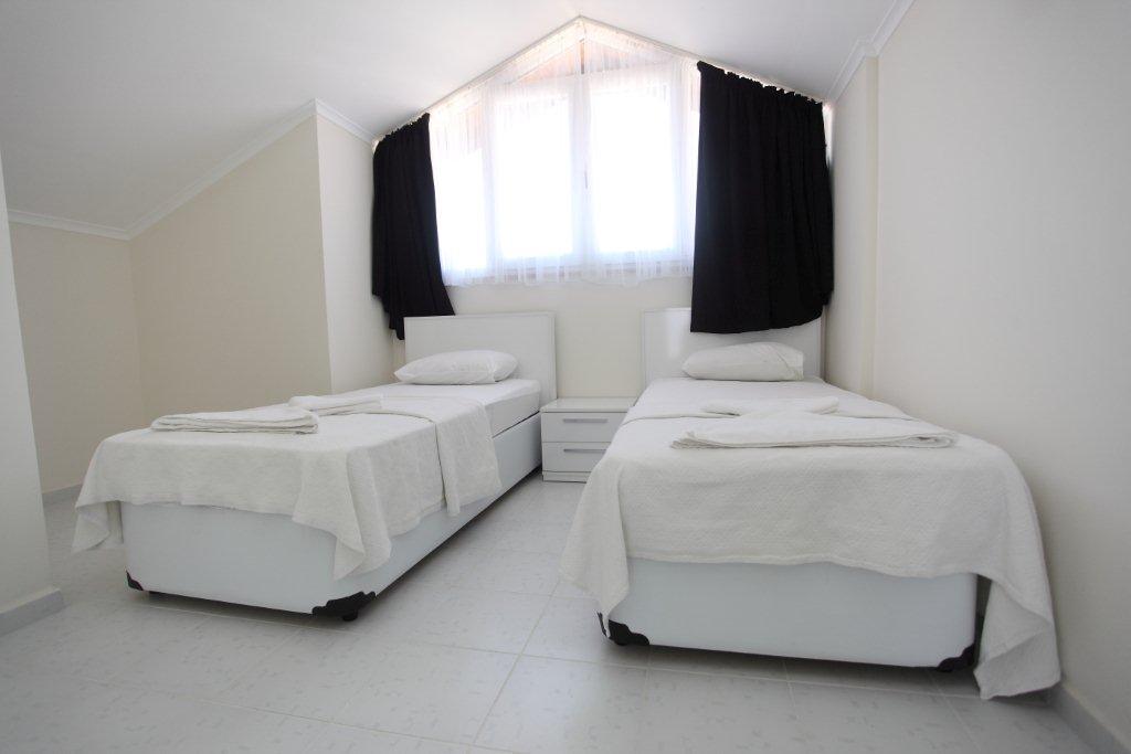 Twin bedroom