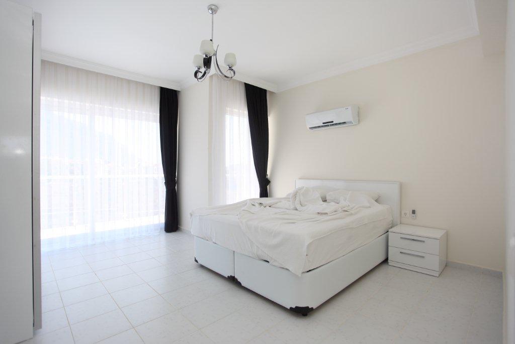 Double bedroom with A/C and terrace access