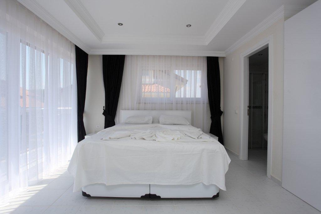 Double bedroom with A/C and terrace access