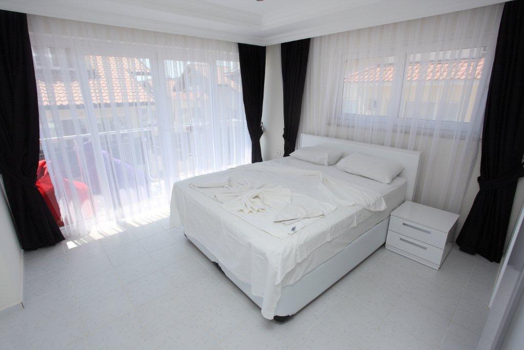 Double bedroom with A/C and terrace access
