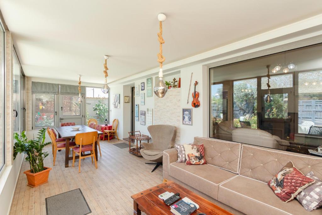 Open-plan living room with comfortable sofas, TV, WiFi, dining area with terrace access