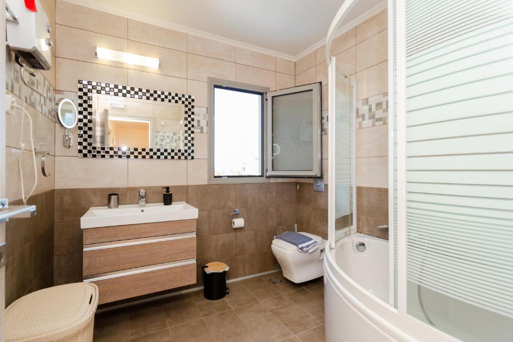 En suite bathroom with shower and WC