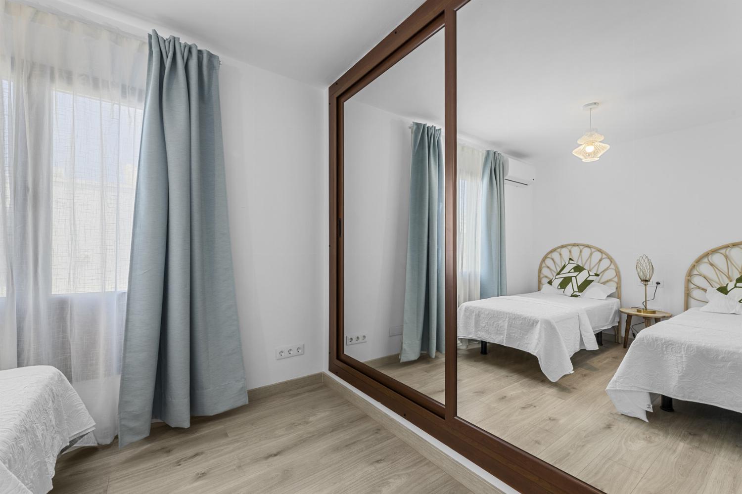 Twin bedroom with A/C