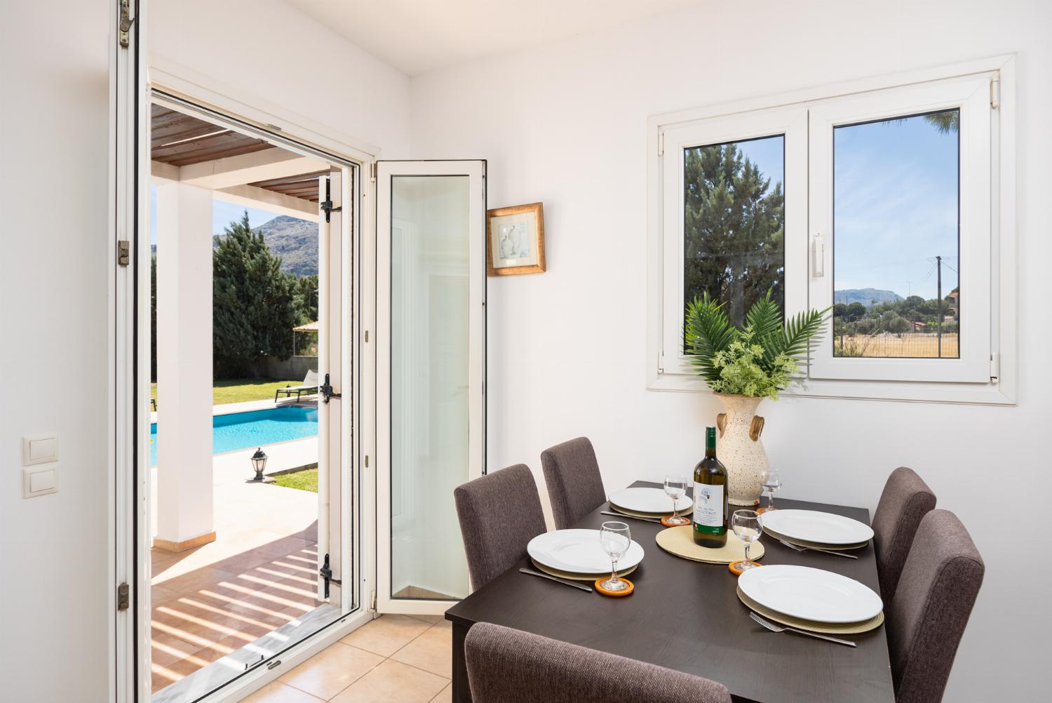 Equipped kitchen with dining area