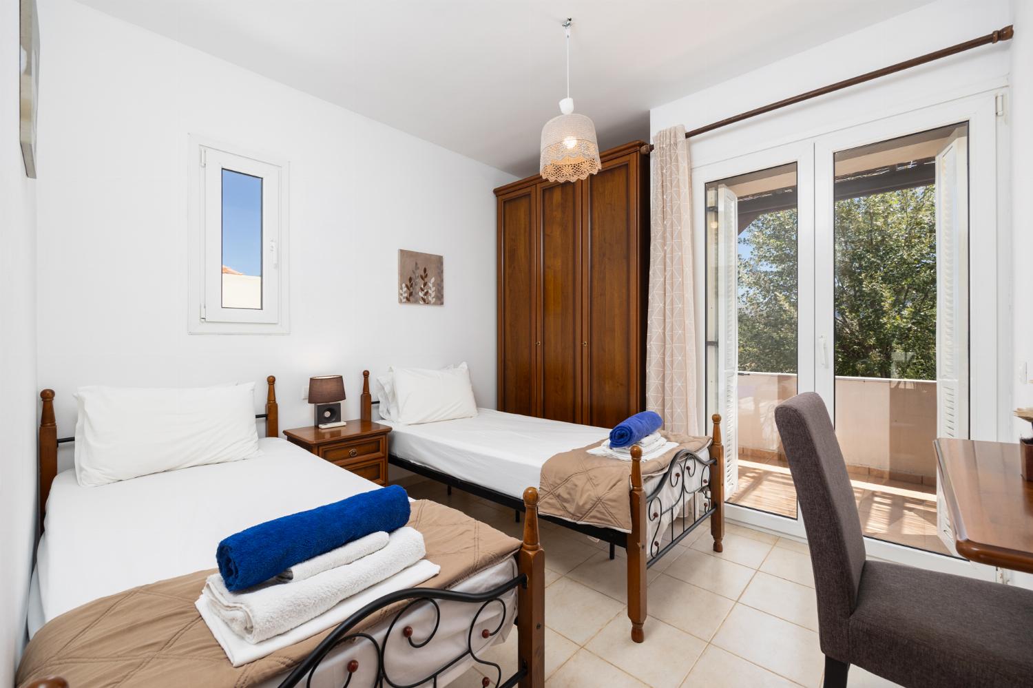 Twin bedroom with A/C