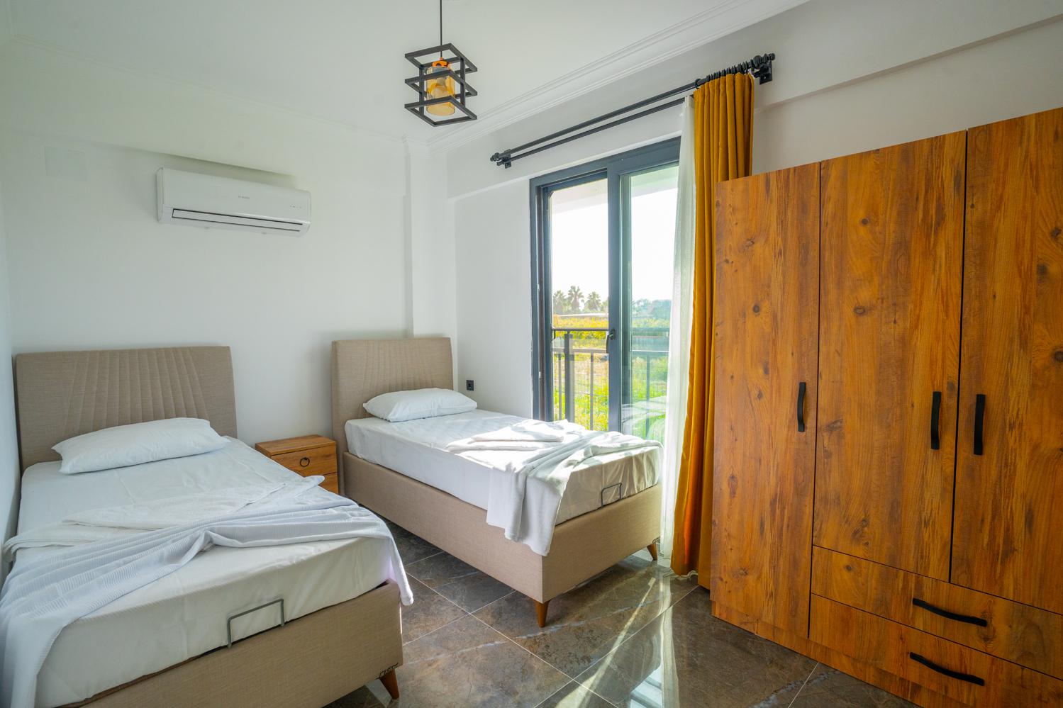 Twin bedroom 