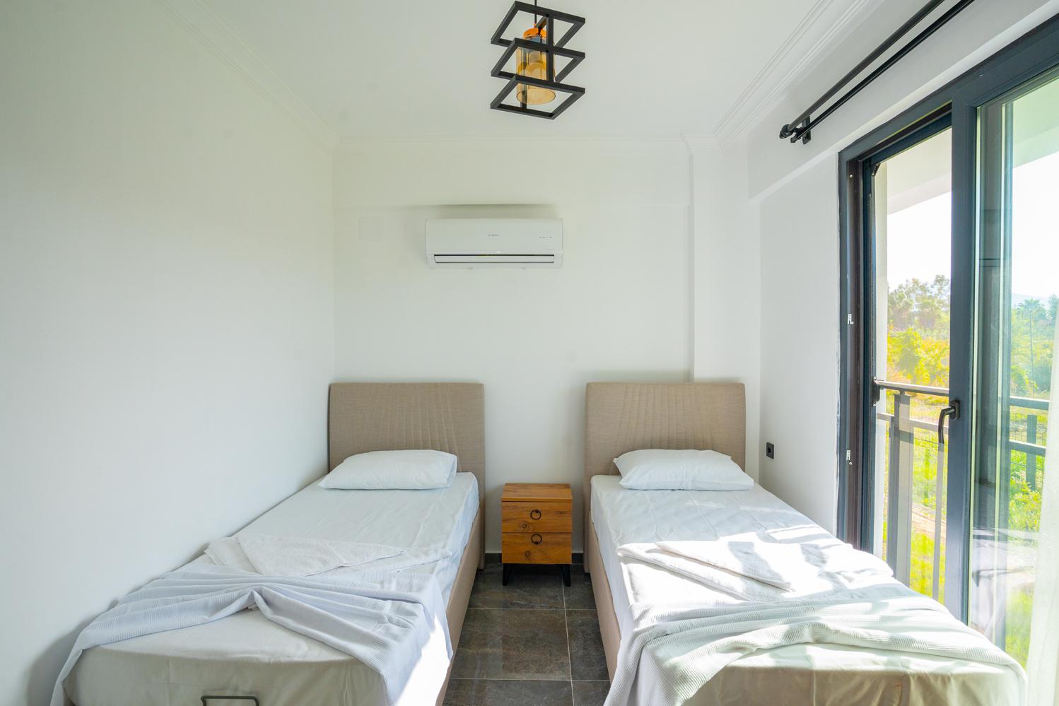 Twin bedroom 