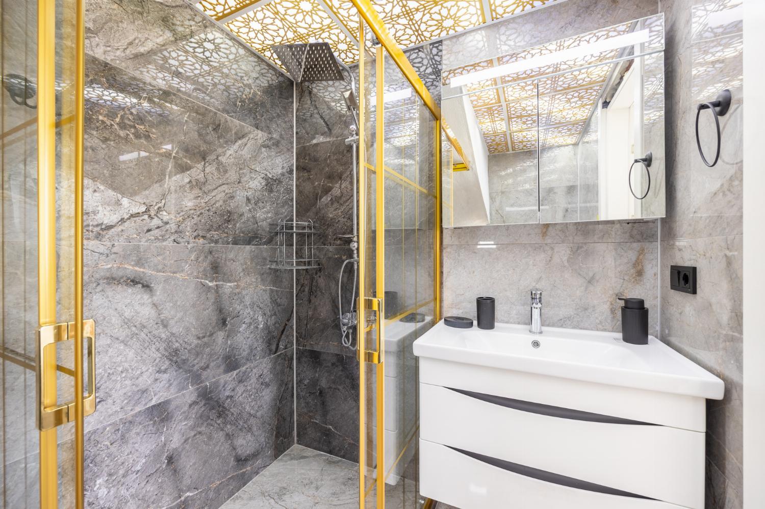 En suite bathroom with shower