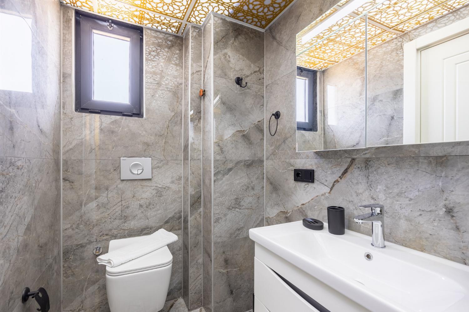 En suite bathroom with shower