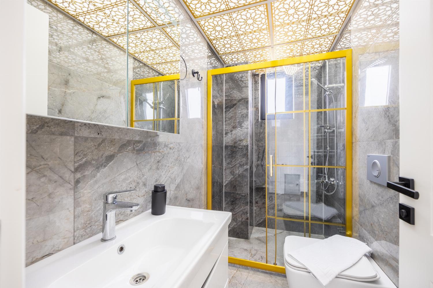 En suite bathroom with shower