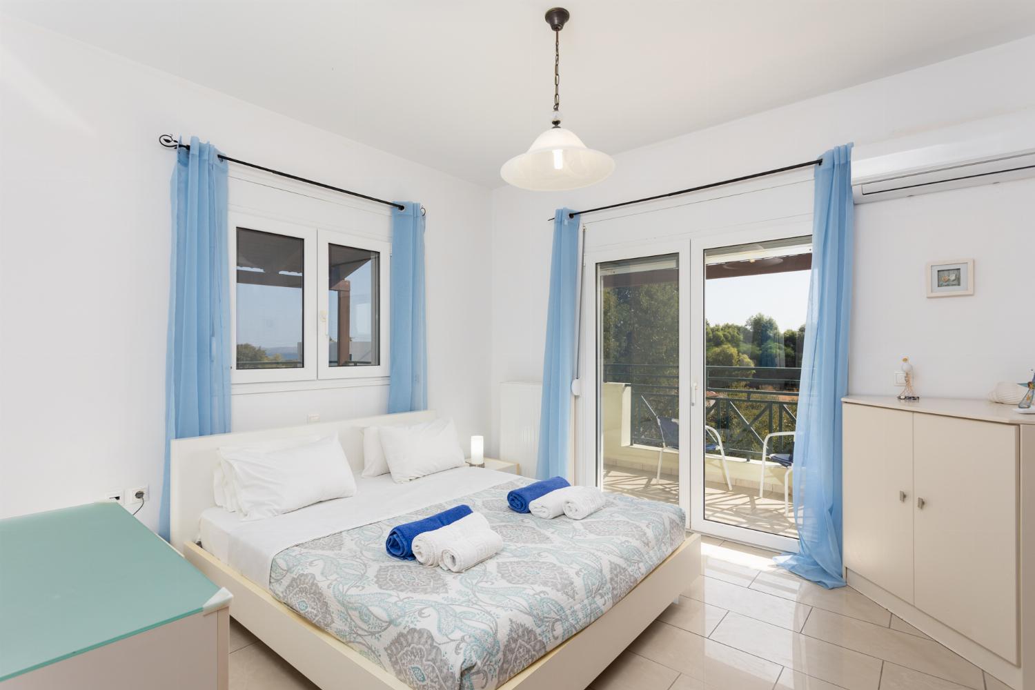 Double bedroom with en suite bathroom, A/C, and balcony access