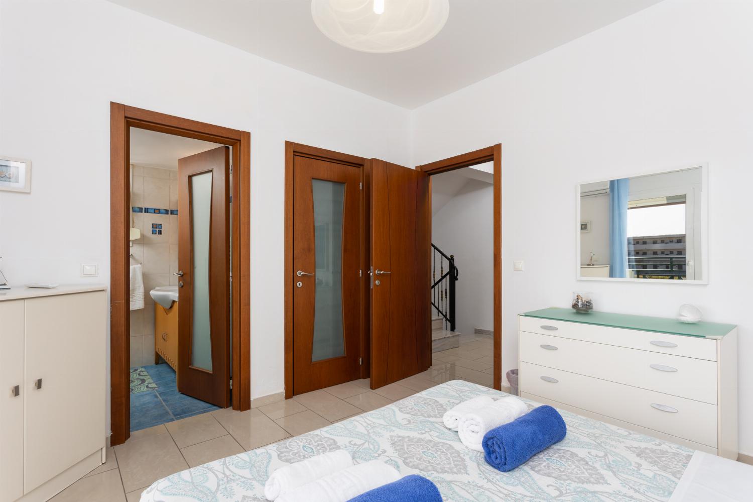 Double bedroom with en suite bathroom, A/C, and balcony access