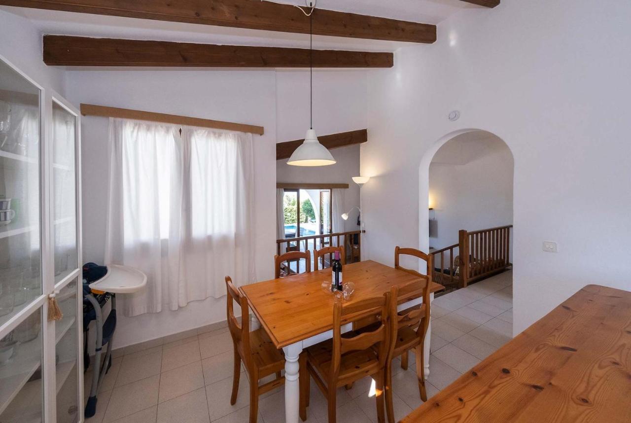 Equipped kitchen with dinning area