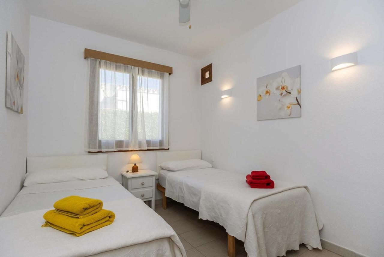 Twin bedroom 