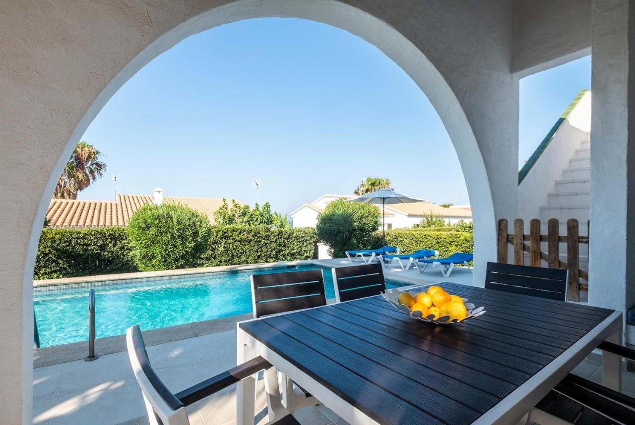 Sheltered patio with dinning area