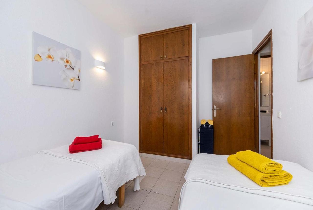Twin bedroom 