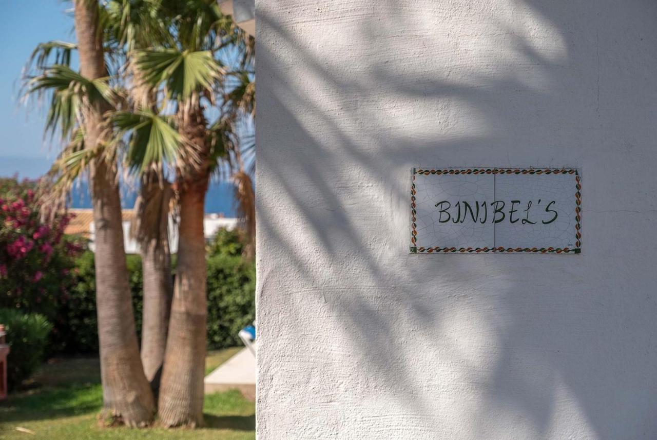 ,Outdoor Villa name