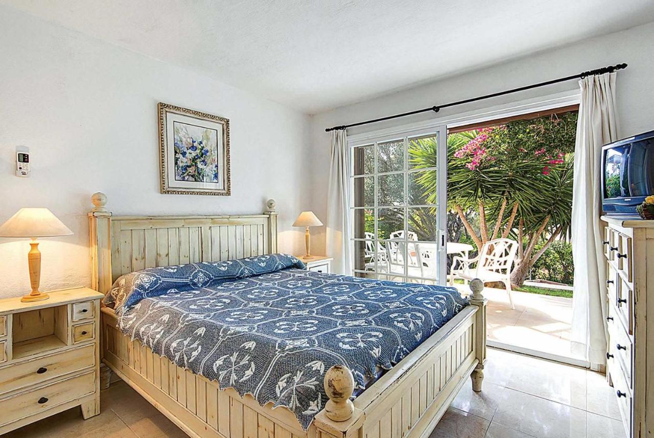 Double bedroom  with A/C and terrace access