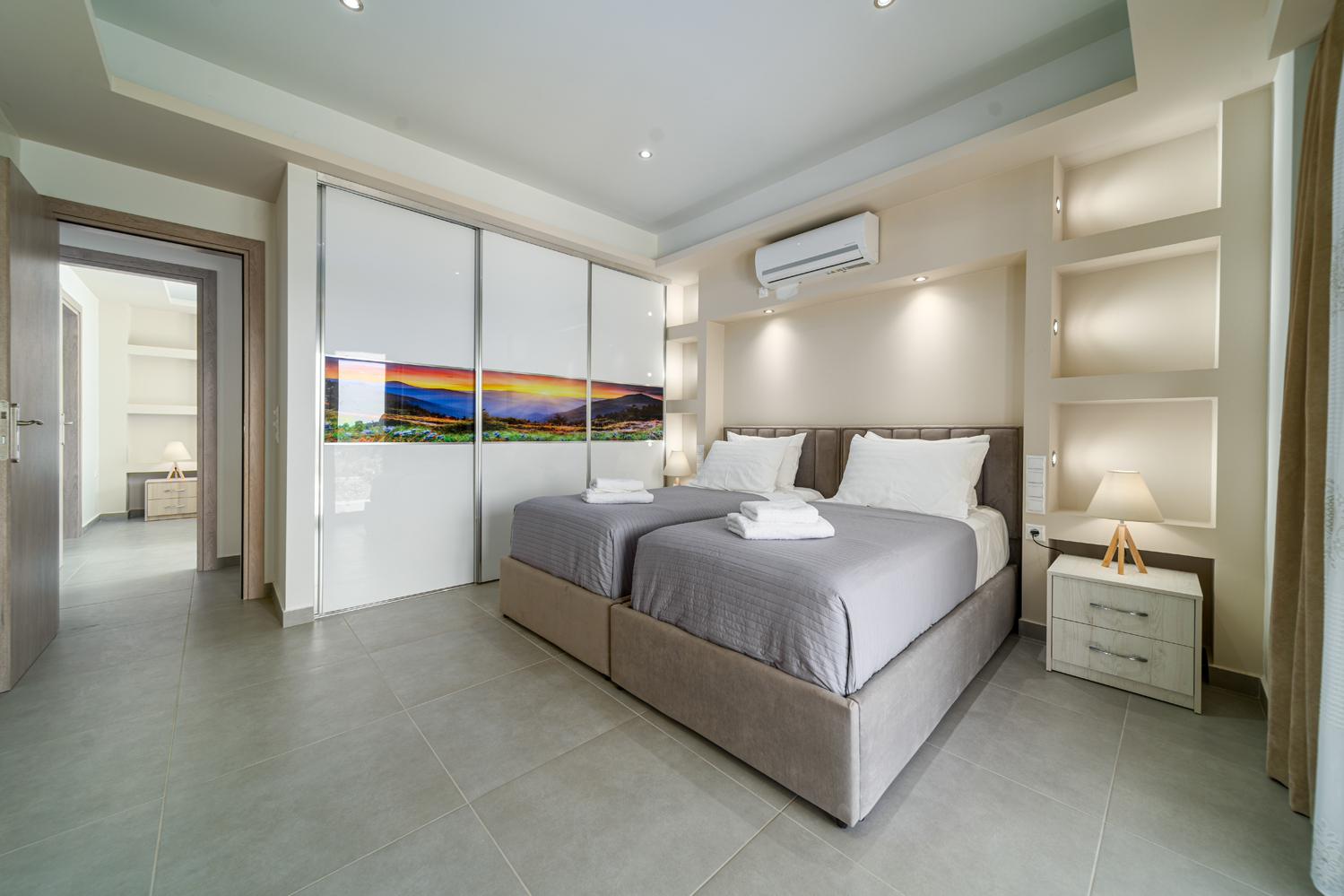 Twin bedroom with A/C and  terrace access with panoramic views