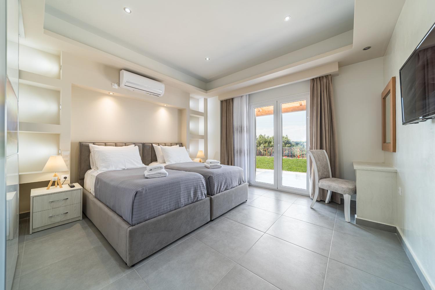 Twin bedroom with A/C and  terrace access with panoramic views