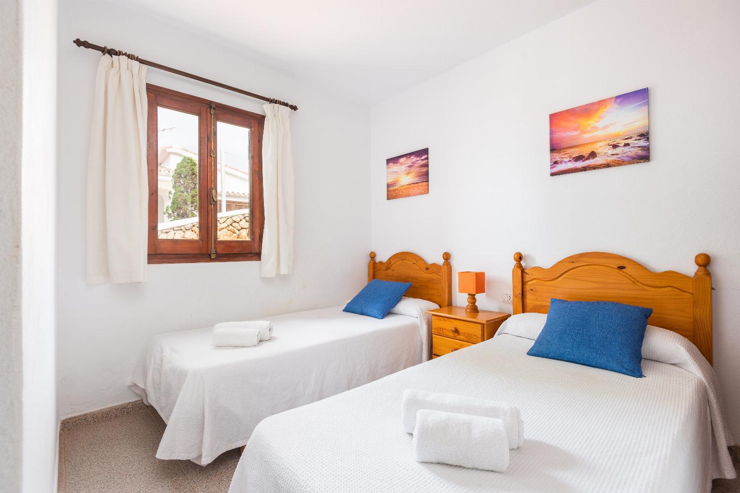 Twin bedroom