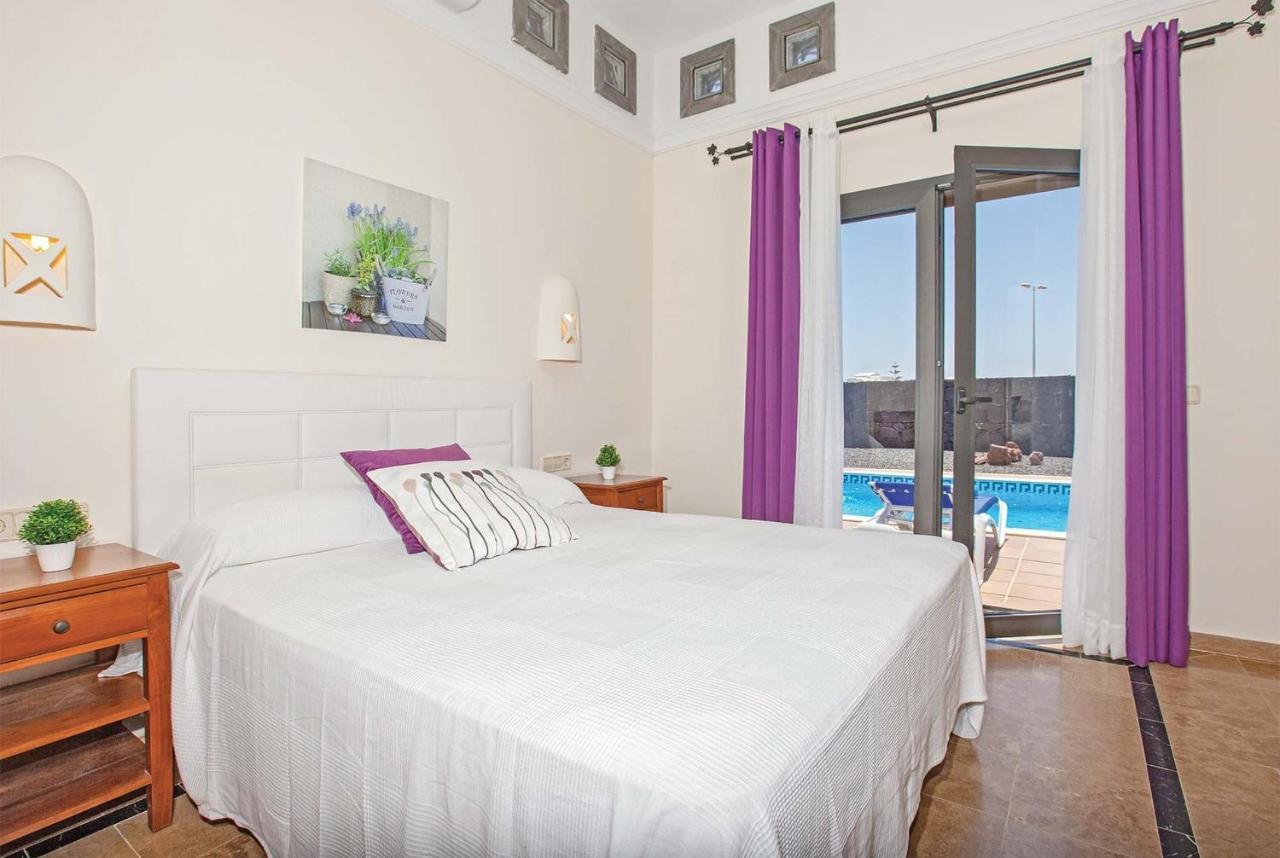 Double bedroom with A/C and terrace access