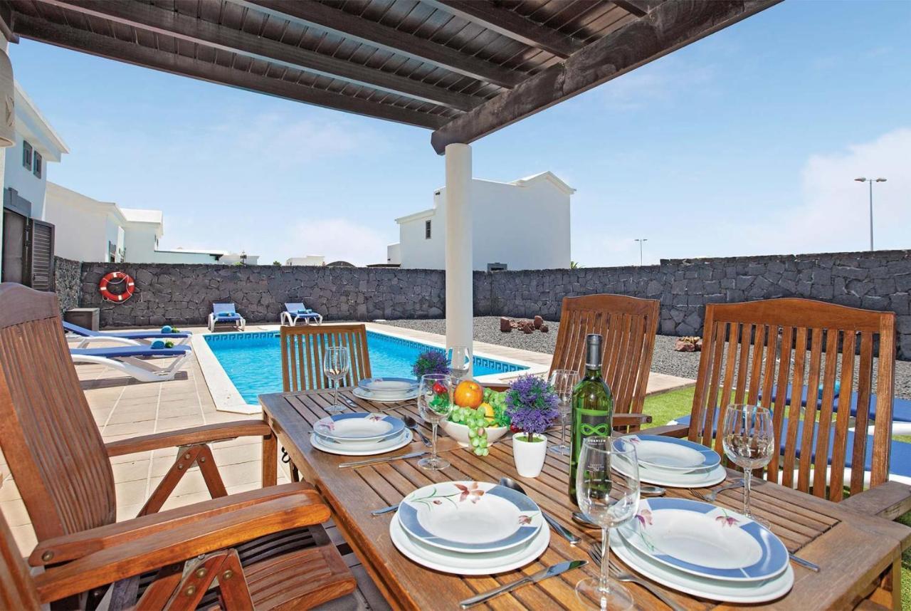 Outdoor area with sheltered terrace 