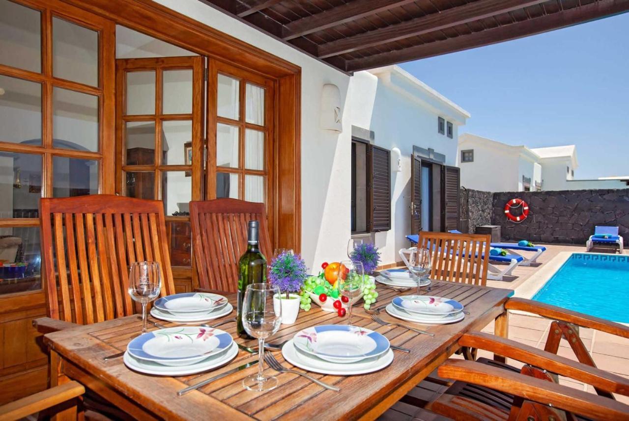 Sheltered terrace with dinning area