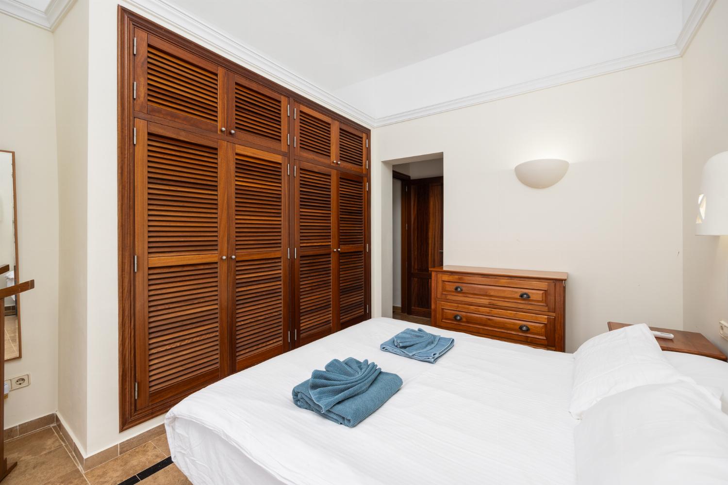 Double bedroom with en suite bathroom and A/C
